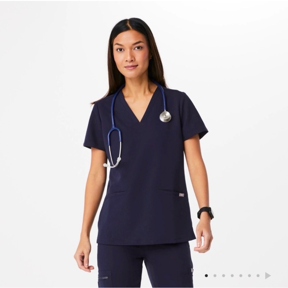 Figs Casma Three Pocket Scrub Top size XS (Navy)